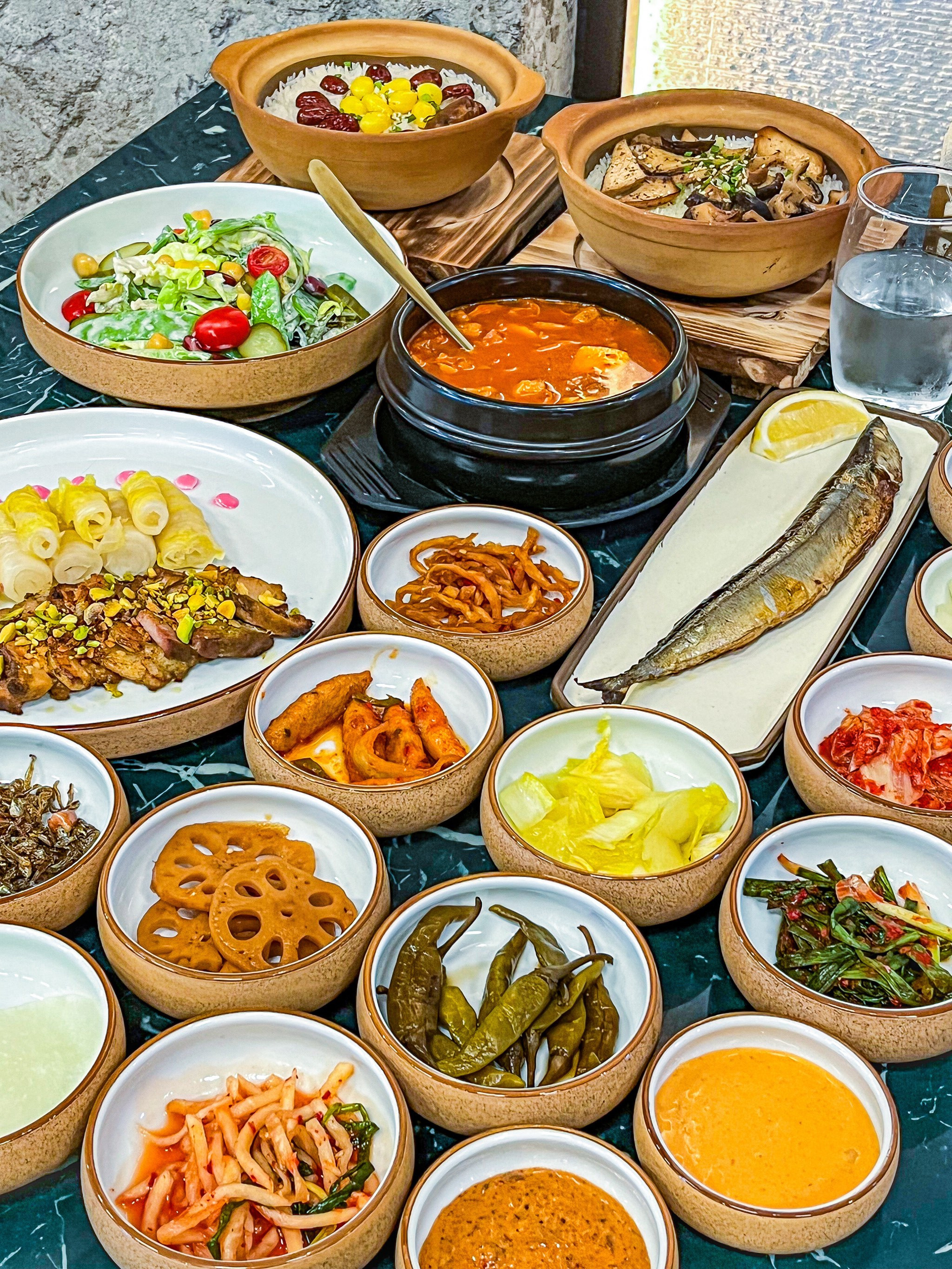 韩国87元一碗的排骨汤全是大肥肉兄弟们说了多少次了，韩国真的没什么好吃的，不是