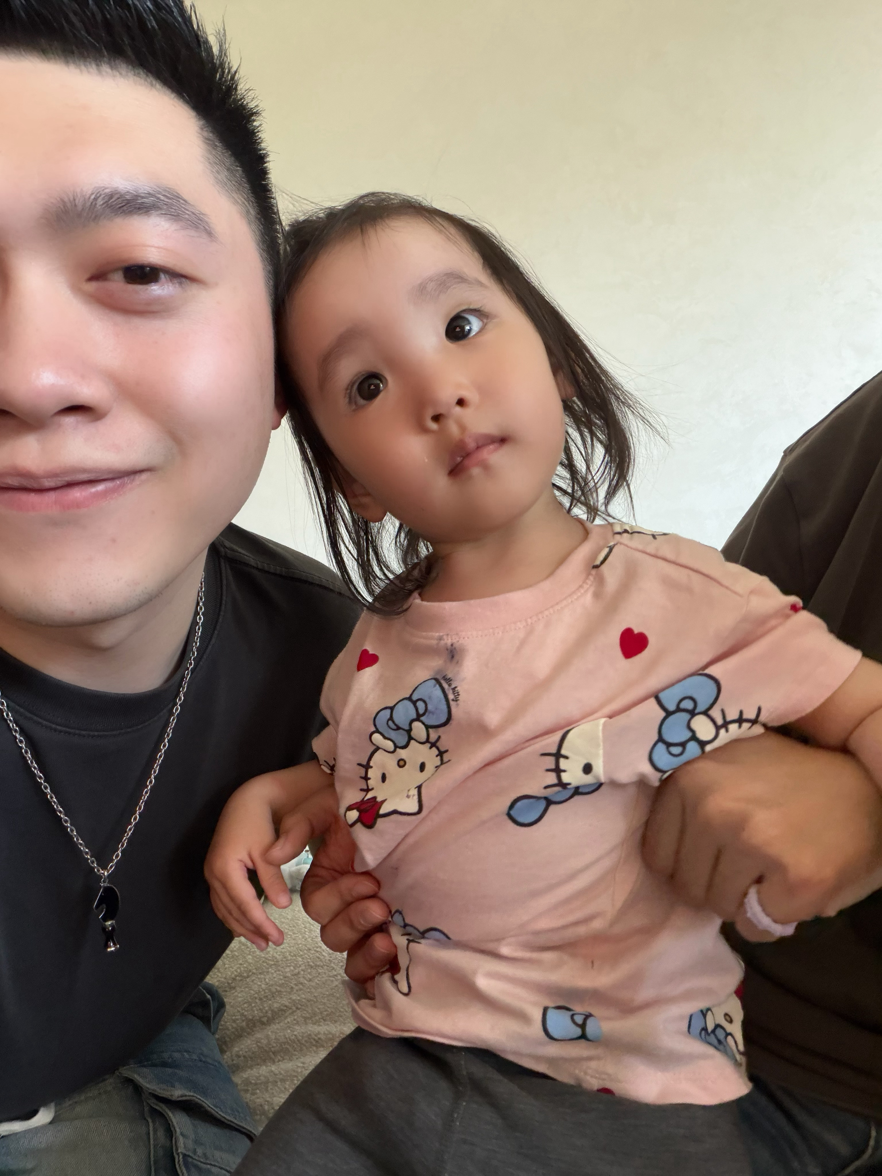 有这么俩闺女谁不迷糊啊！羡慕我的傻发小儿！太可爱了吧！二胎能要，但怕再来个儿子