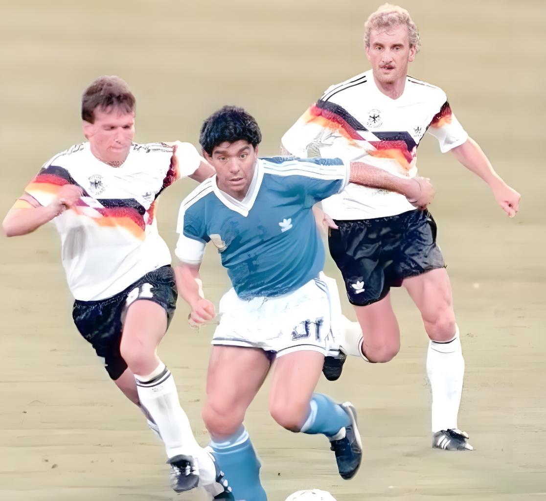 90世界杯阿根廷负于德国，引出了好些讨论热点：1.球衣的玄学：