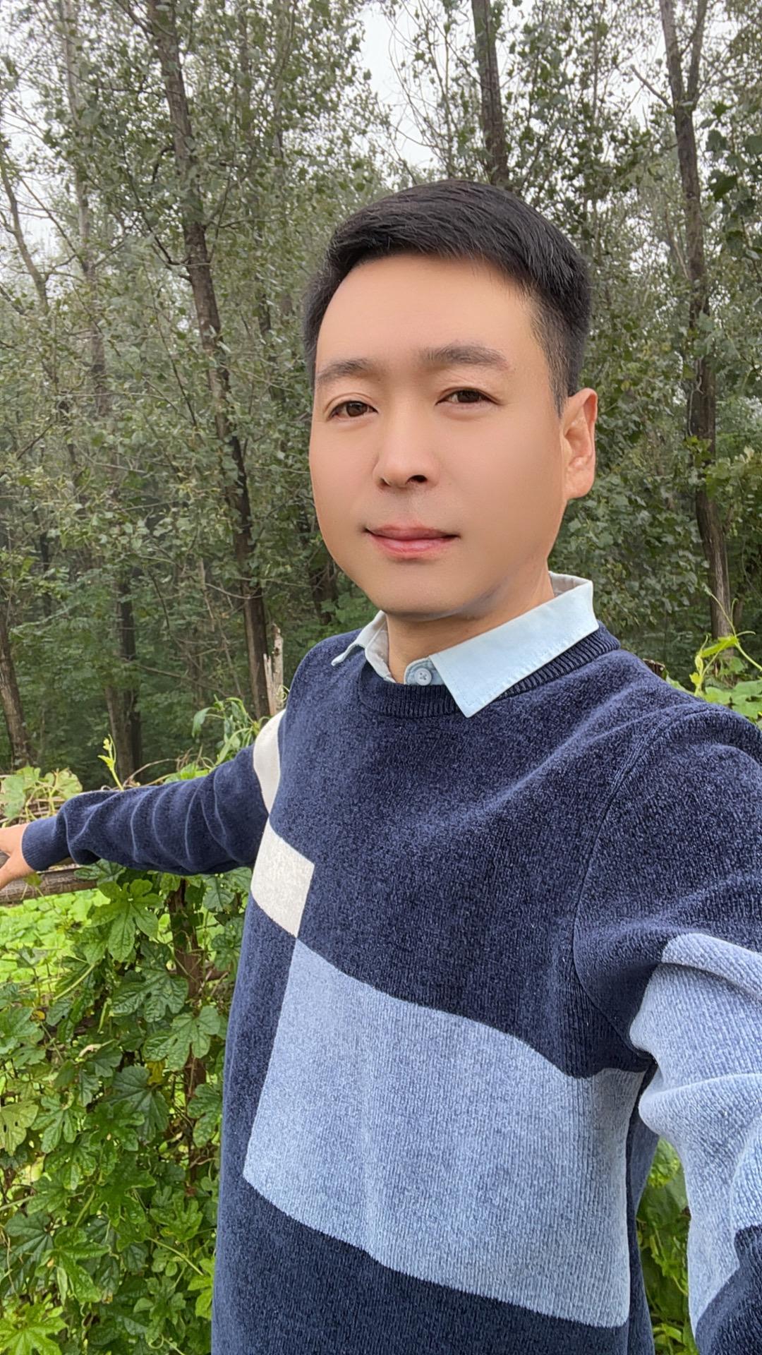 夫妻之间床上没有性生活，床下缺乏交流，有事才会简单沟通，没事就各自玩手...