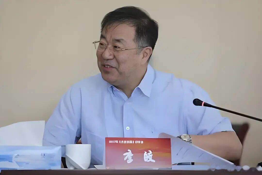 黑龙江省人大常委会委员、省人大教科文卫委员会委员李皎涉嫌严重违纪违法，目前正接受
