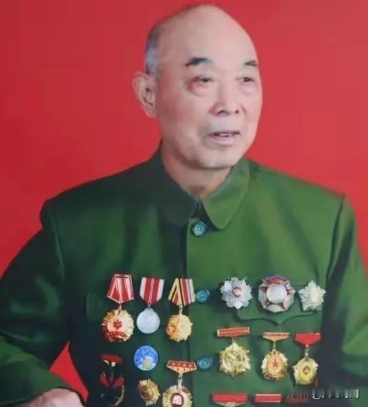 1941年，领导分给郭兴2名战士，2支枪，3发子弹，任务一年是消灭100个敌人，