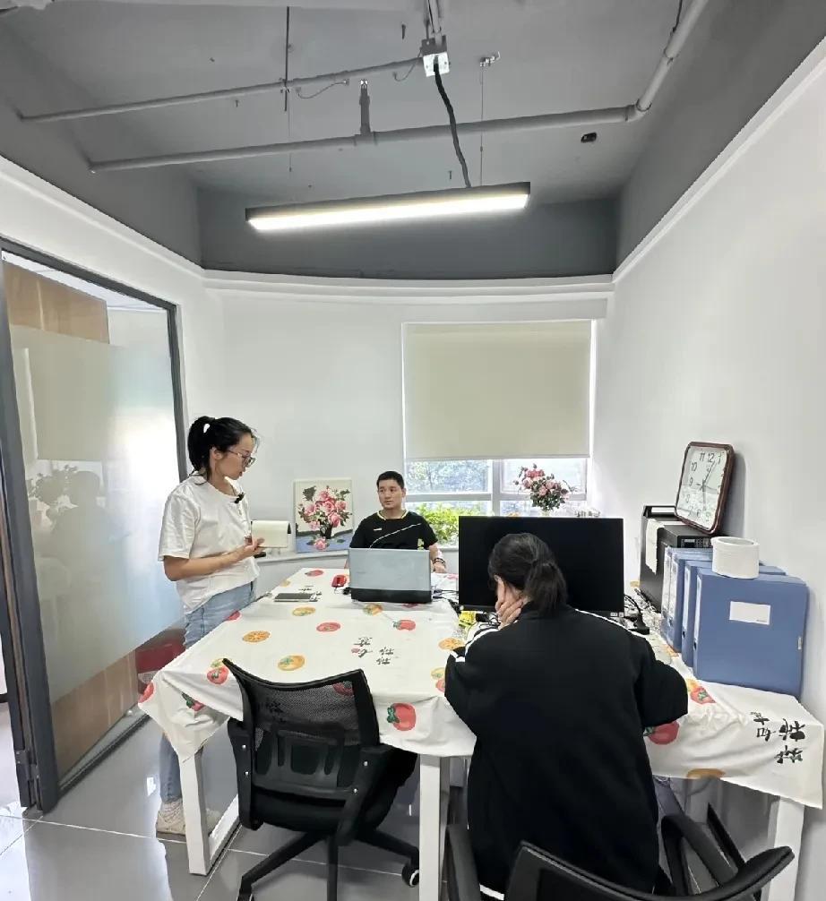 公司技术研究院副院长提出辞职了，要知道他是去年才提的副院长，而且自愿放弃公司的股