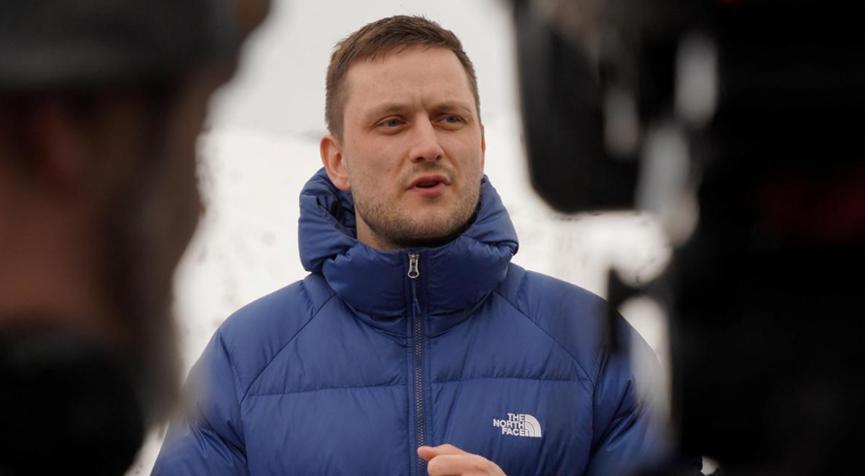 格陵兰岛总理用最狠的语气，说出了最怂的话。近日，格陵兰岛总理尼尔森说，“不要再施