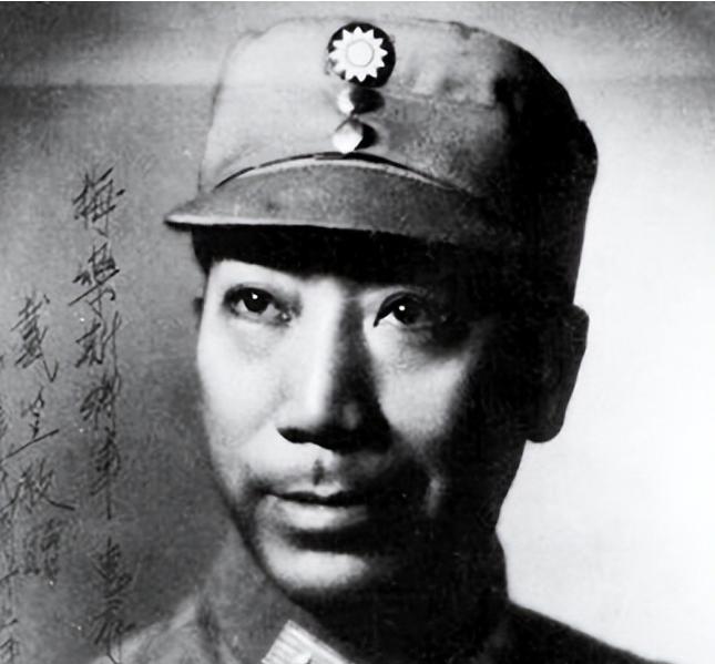 一天，戴笠手下的一名女特务执行任务回来后，肚子凸起来明显，戴笠看到后，将其当场枪
