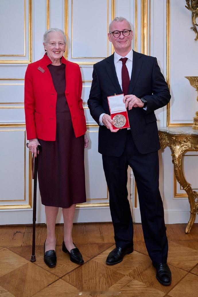 2025年最后一期欧洲王室老太太时尚看了一下，主要构成为圣诞相关活动以及本月其