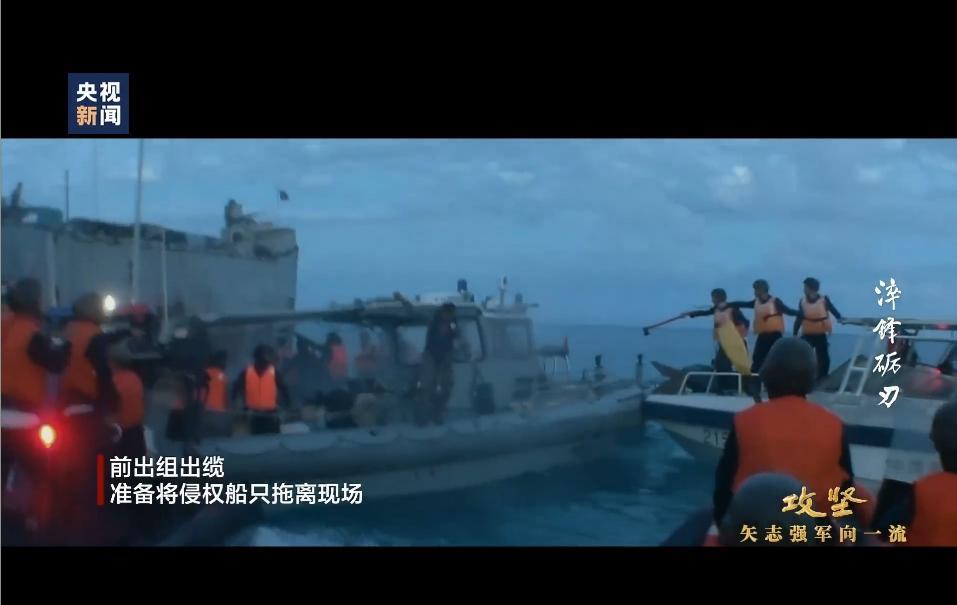 首次曝光！菲军掏出枪支对抗中国海警执法，我海警高喊：冲我来！菲律宾西部军区出动