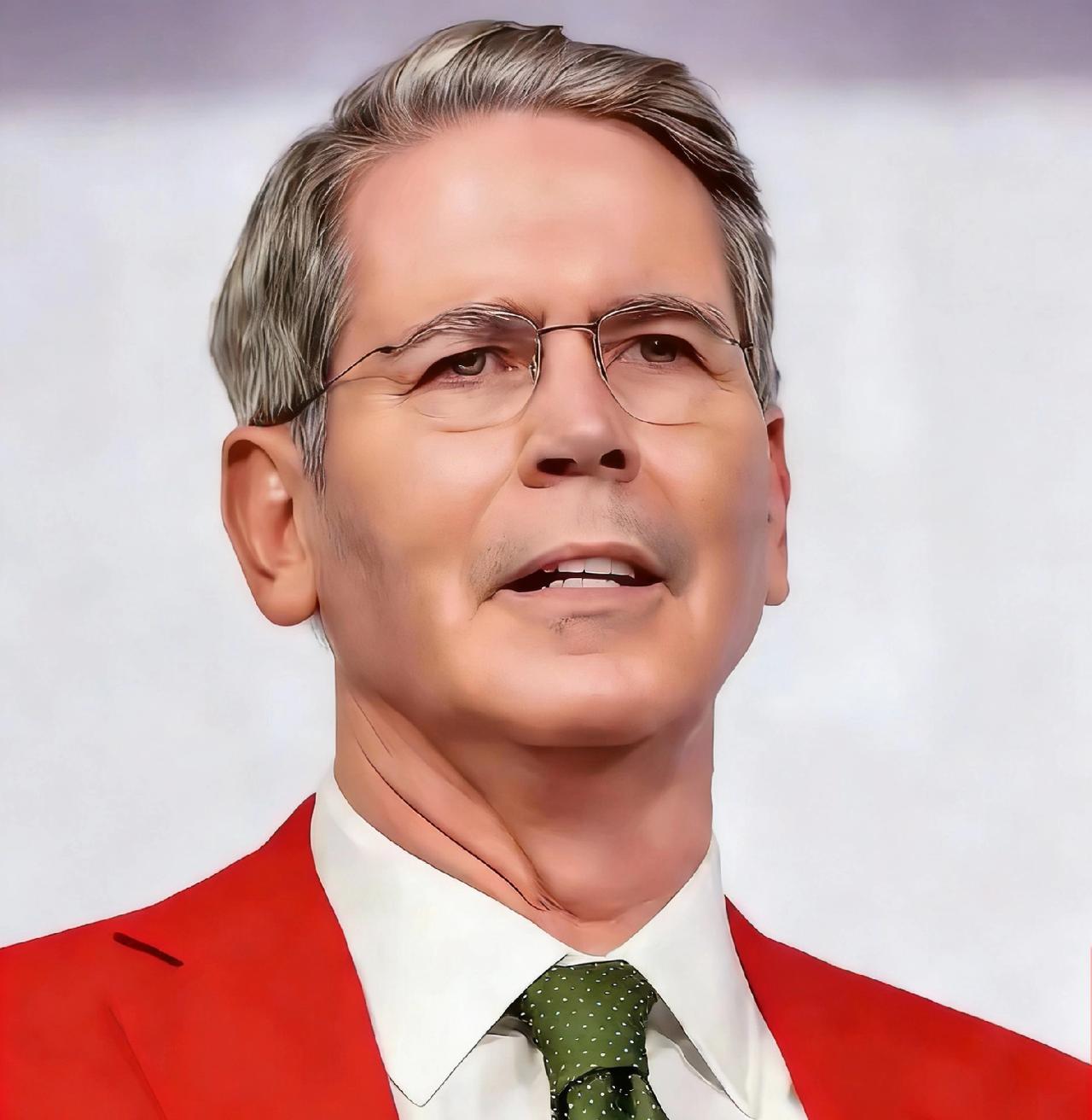 这招真是绝了，华尔街那帮精英估计到现在都没回过神来。眼睁睁看着咱们手里的美债