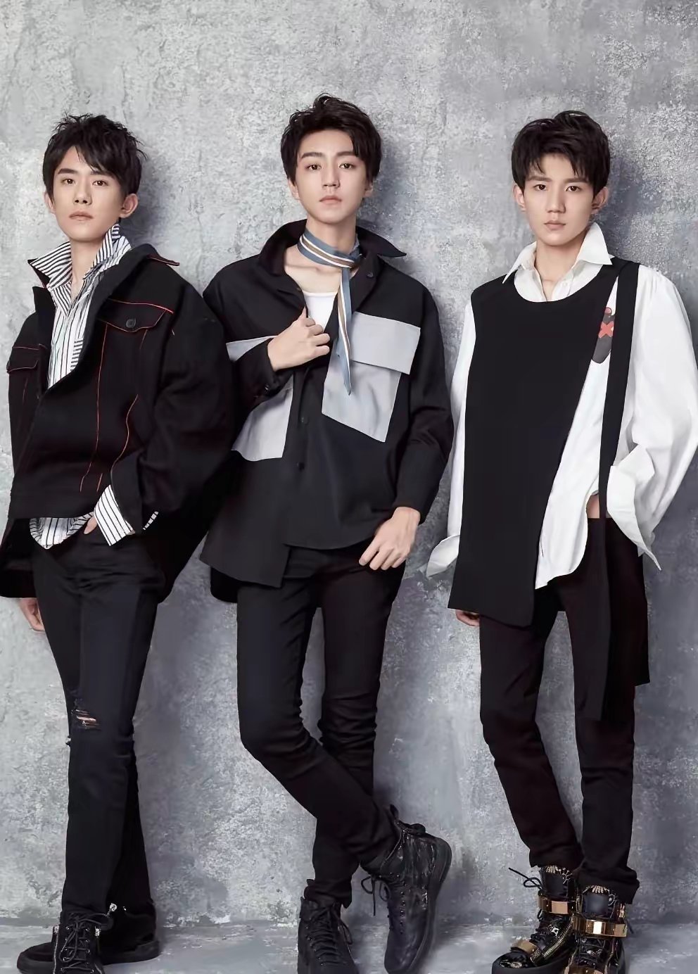 看完易烊千玺拿奖后真心觉得王俊凯是三个人里面最惨的TFBOYS三个人从出道起就备