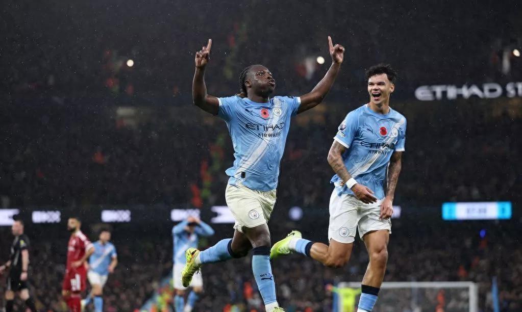 曼城在英超赛场上以3-0击败利物浦，瓜迪奥拉与哈兰德成为了主角，球迷的情绪混杂，