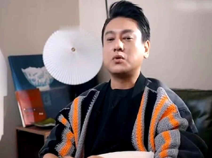 凌晨三点，朱孝天体重秤上的数字，掉了整整30斤。这不是减肥挑战，是F4巡演的“