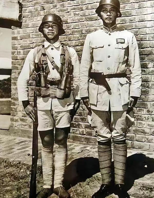 1941年，国军和日军进行阵地战，相持不下。一名大个山东兵，醒来后却发现自己的枪