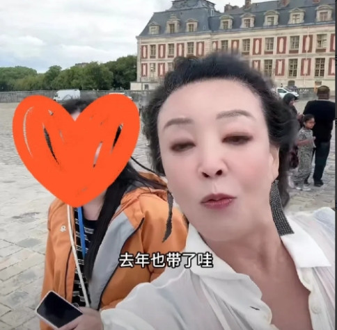张兰这次真的没有凡尔赛，她发视频称粉丝在凡尔赛宫吃到了酸辣粉，酸辣粉带到了凡尔赛