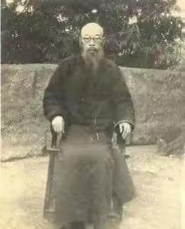 1936年，红军长征到达贵州毕节县这个地方，遇到了当地的一个大地主。于是士兵们二