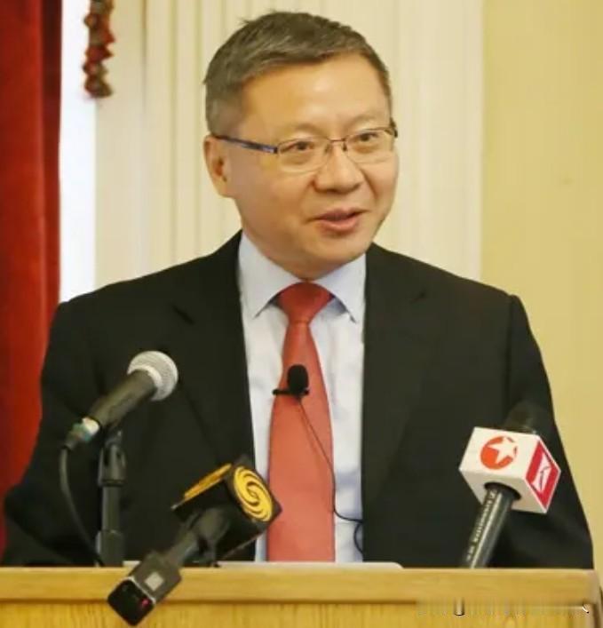 汤家凤的这话没有错！他先是说，在我们中国“一口流利英语的人那可是太多了”，但事实