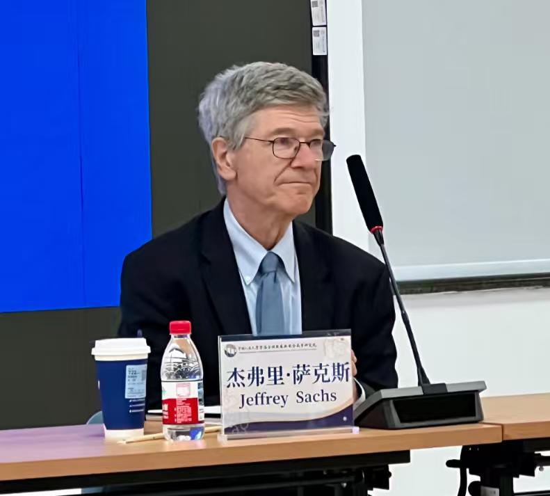 这一次，中方连回应都没有。美国方面再次抛出所谓“芯片出口松绑方案”，试图重启对华