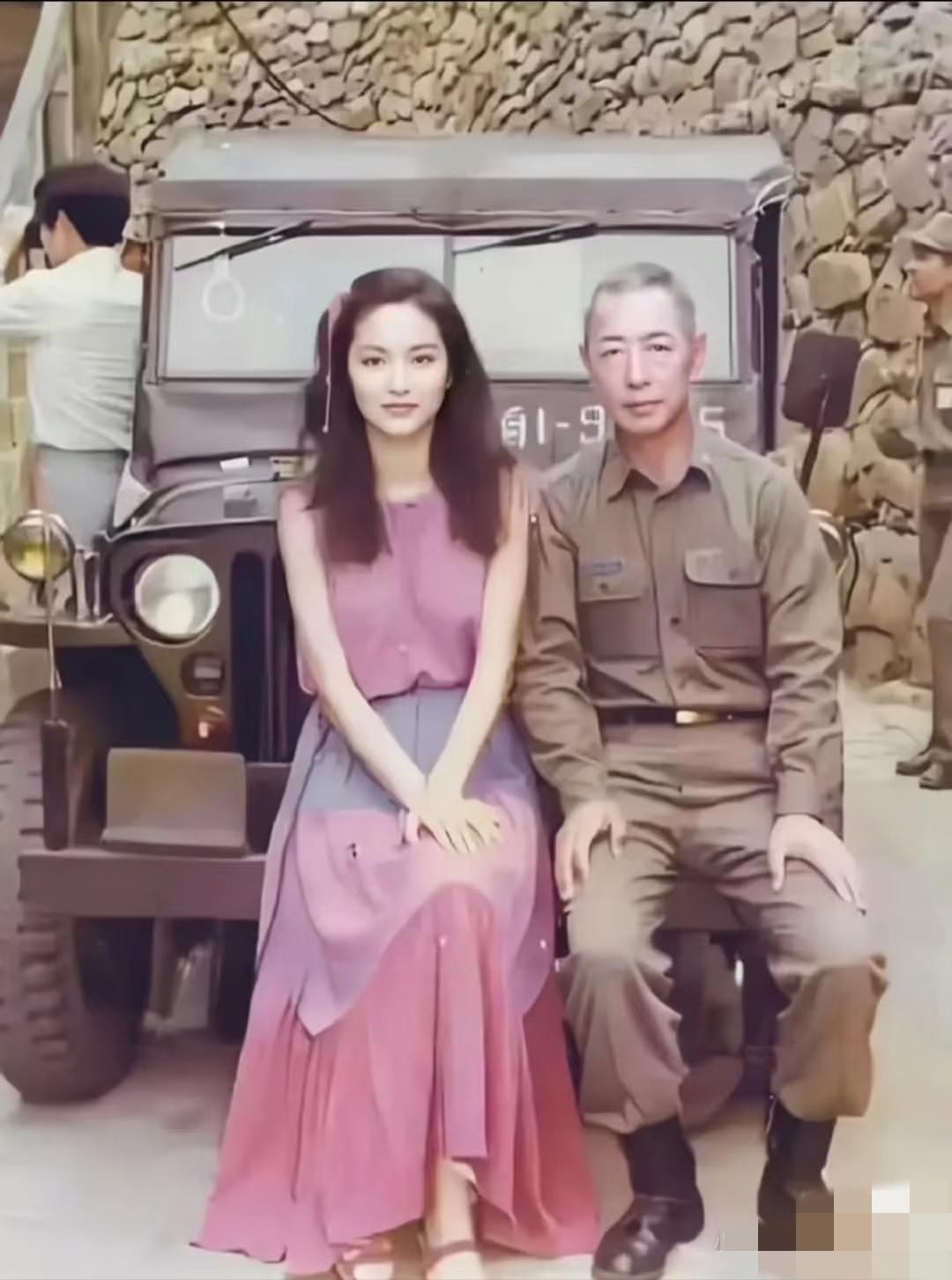 谁能拒绝一张藏着温柔与力量的老照片？1980年的林青霞才26岁，刚在影坛站