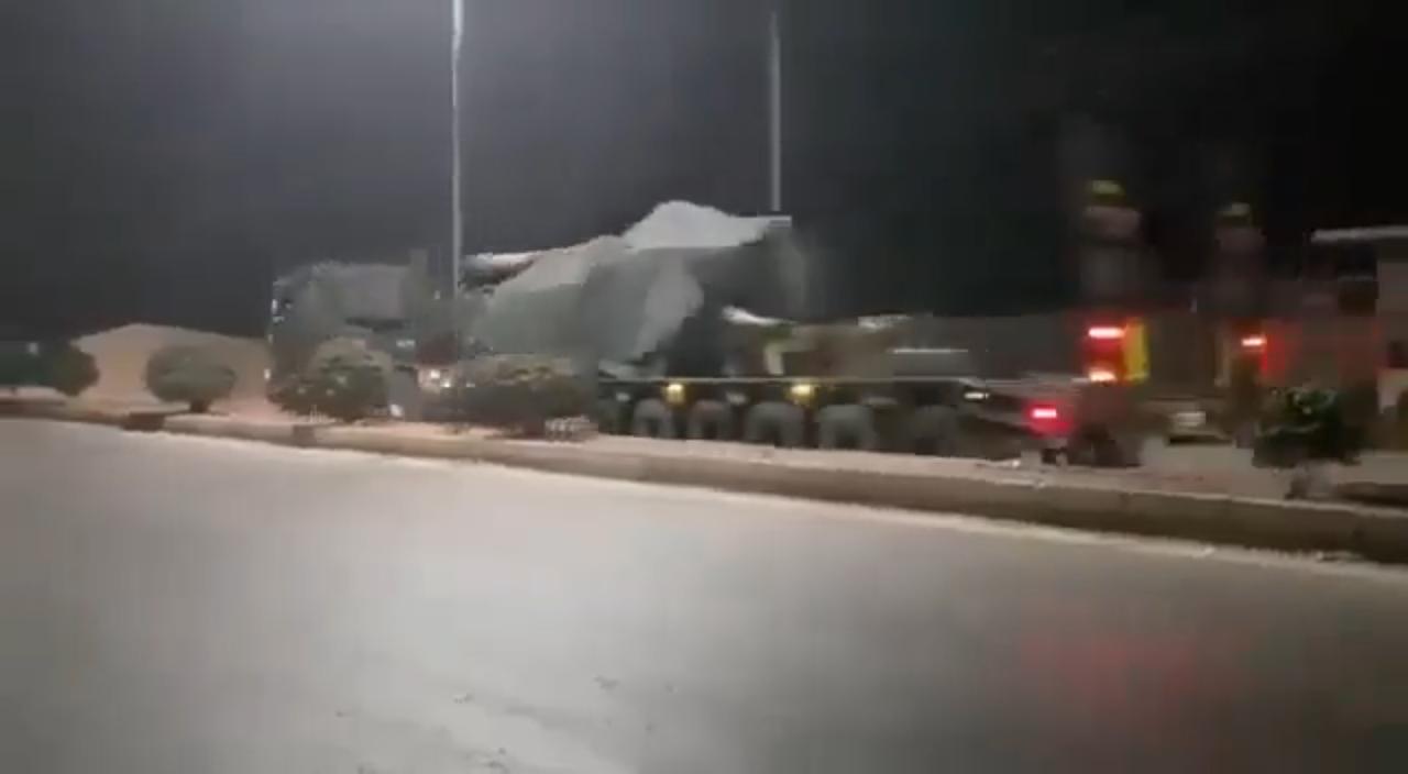 土耳其正趁着夜色向叙利亚大量投放武器系统。这些运输行动是在土耳其国家情报组织（M