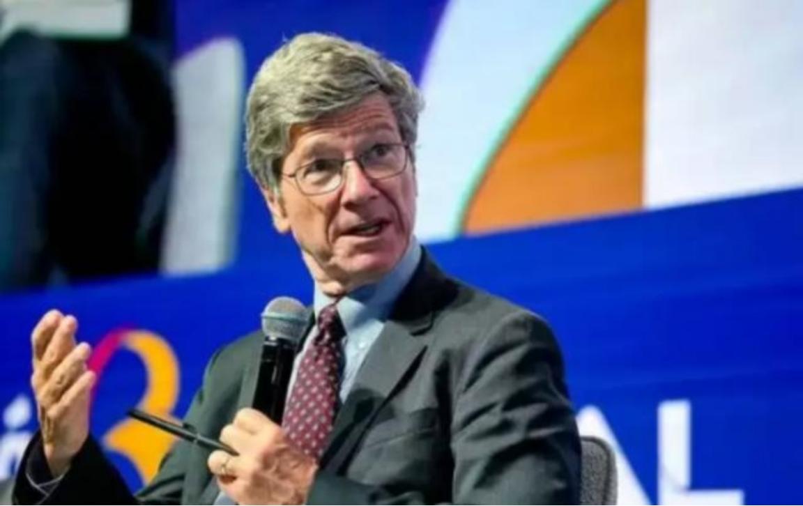 一个美国教授说了句大实话，台下掌声就没停过，他说，两千年，中国，从没跨过那片海去