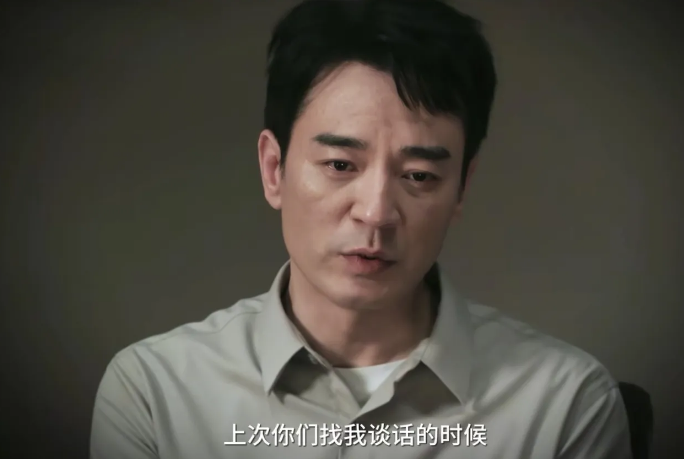 《以法之名》王彧想要去自首，但他还没走出集散中心就被害了，李人骏也成了最重要的嫌
