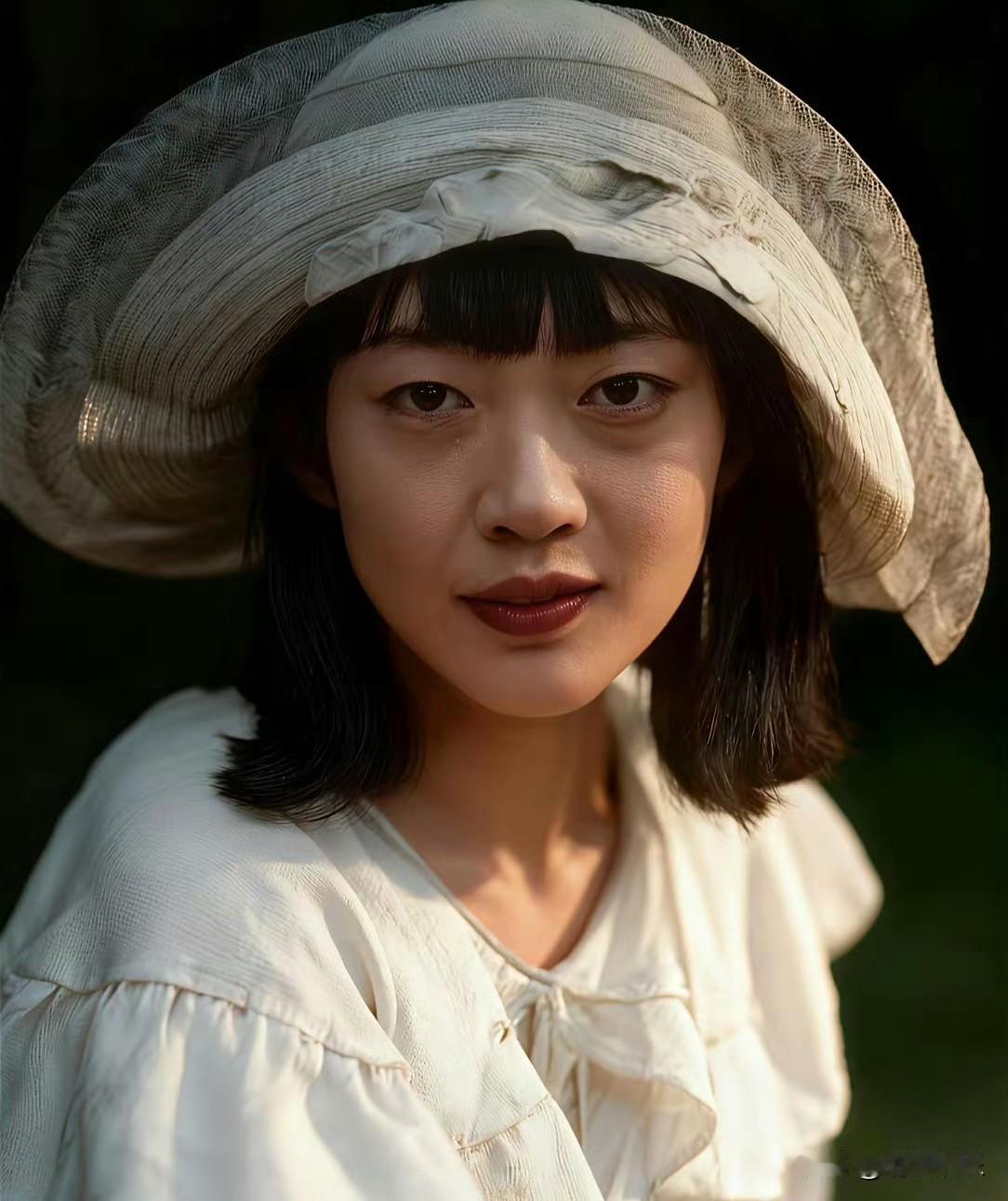 1944年，“末代皇后”婉容，当时还没染上毒瘾。38岁的她看着与现代人无异。