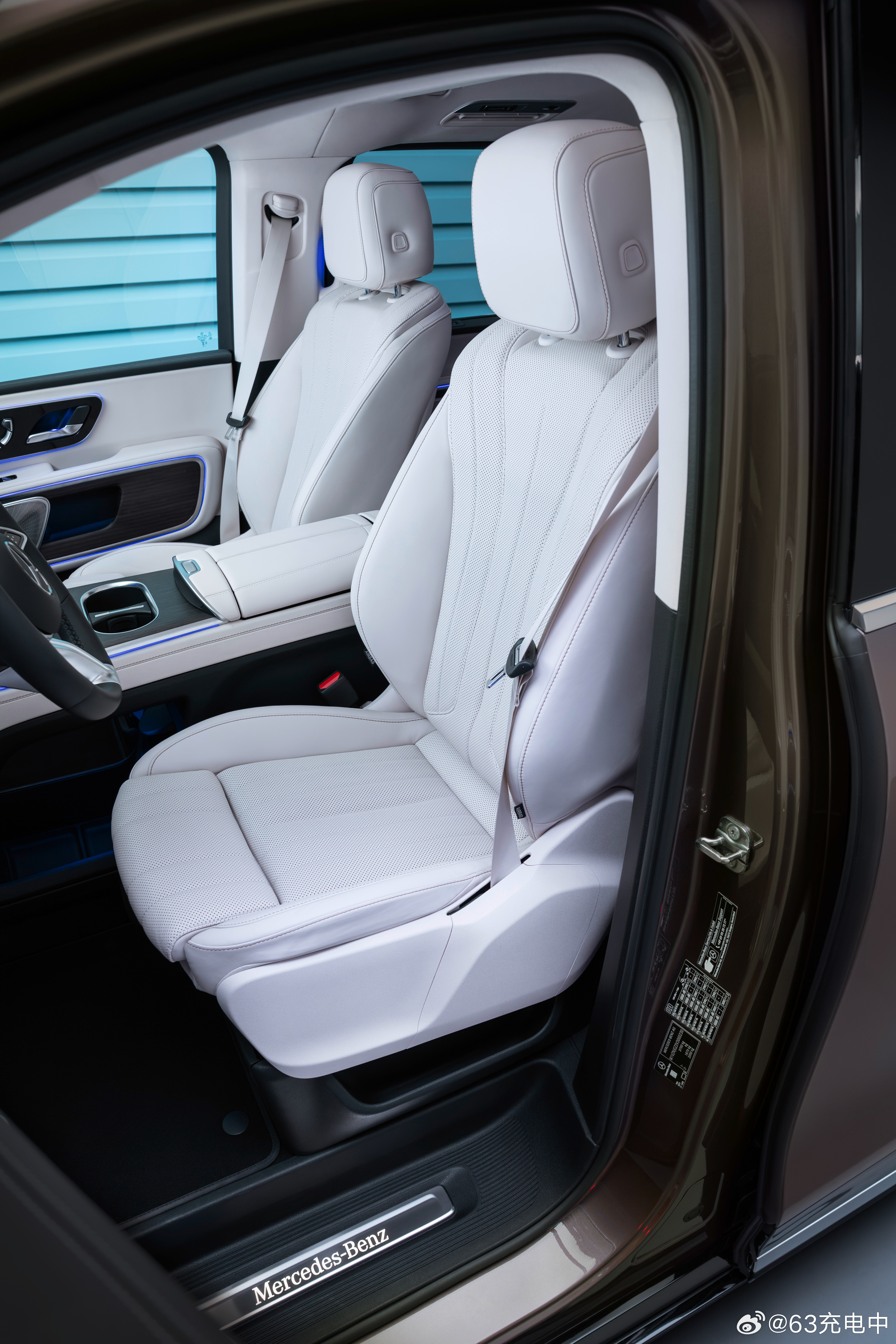 奔驰的纯电MPVVLE亮相了，纯电MPV市场又多一个选择。-800V