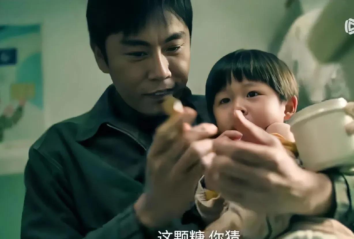 《扫毒风暴》：卢少骅制毒成功后，马上就谈了第一笔三百万的大单。金双喜（葛四饰）
