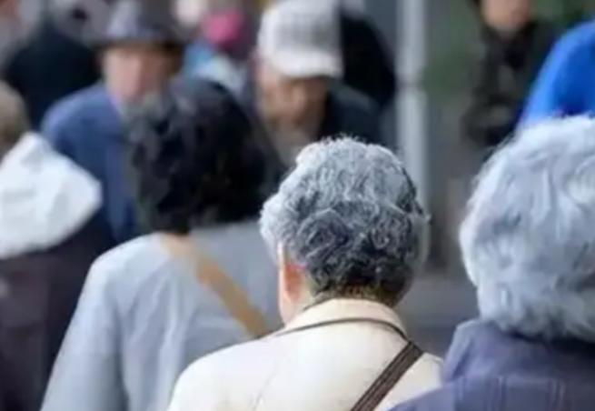 未来三年，一场静悄悄的人口变局正在逼近！短短三年，逾3200万人陆续离世，速度之