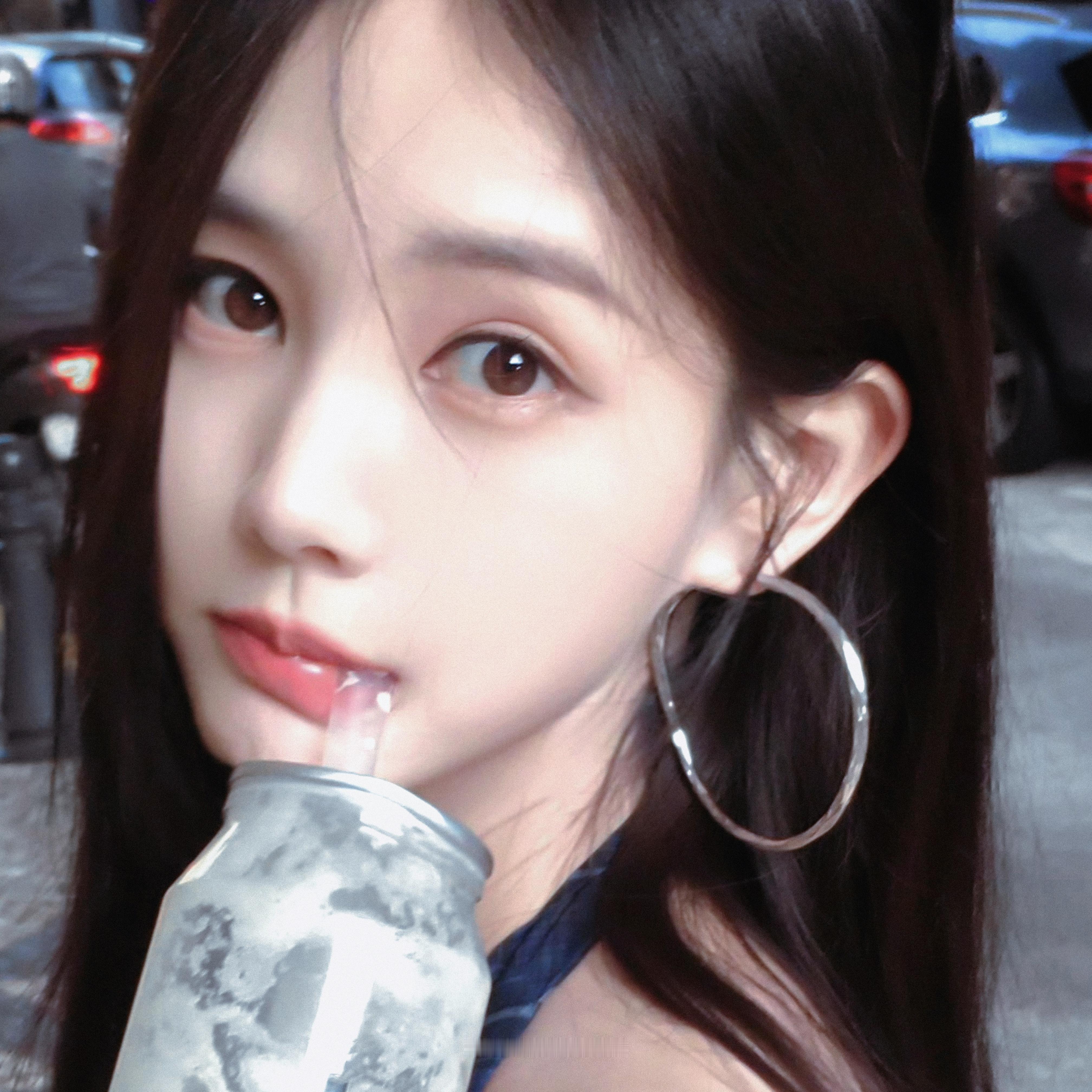 📷想喝姐姐街头漫步-李一桐-李一桐根本没喝中药-央视镜头下的李一桐好美