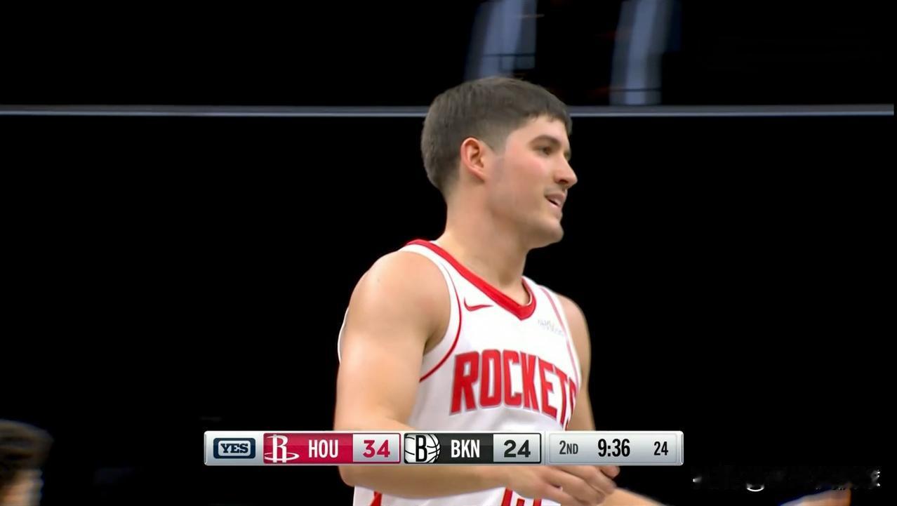 火箭超级新星谢波德的三分手感终于回来了！在今天火箭客场挑战篮网的比赛中，目前双方