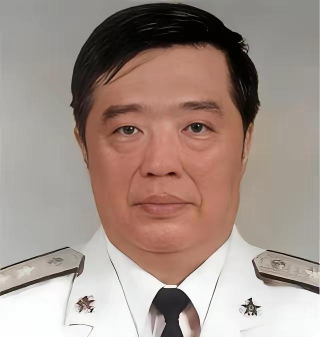 1998年，香港贺龙之子贺鹏飞，看四下没人，闪身冲进一间商人办公室，凑到那人耳边