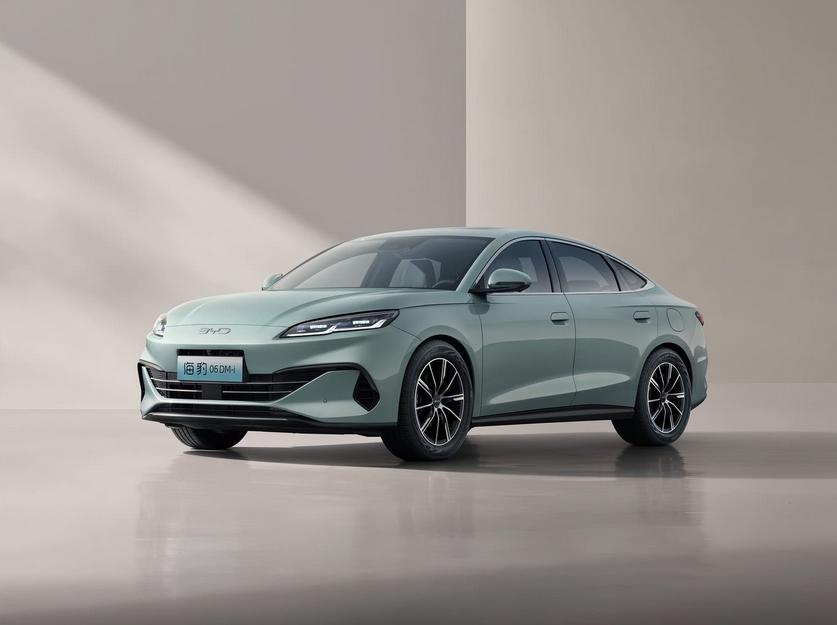 日前，汽节车社从比亚迪汽车官方获悉，比亚迪海豹06DM-i超享版上市，共推出2款