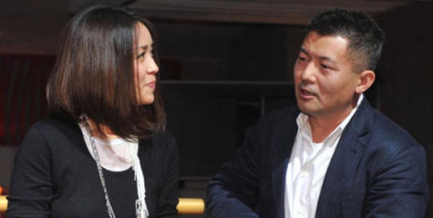 孟桐被曝出轨后紧急回应，称与女子仅为邻居，因腿伤被搀扶上车才顺路载回。虽承认互动
