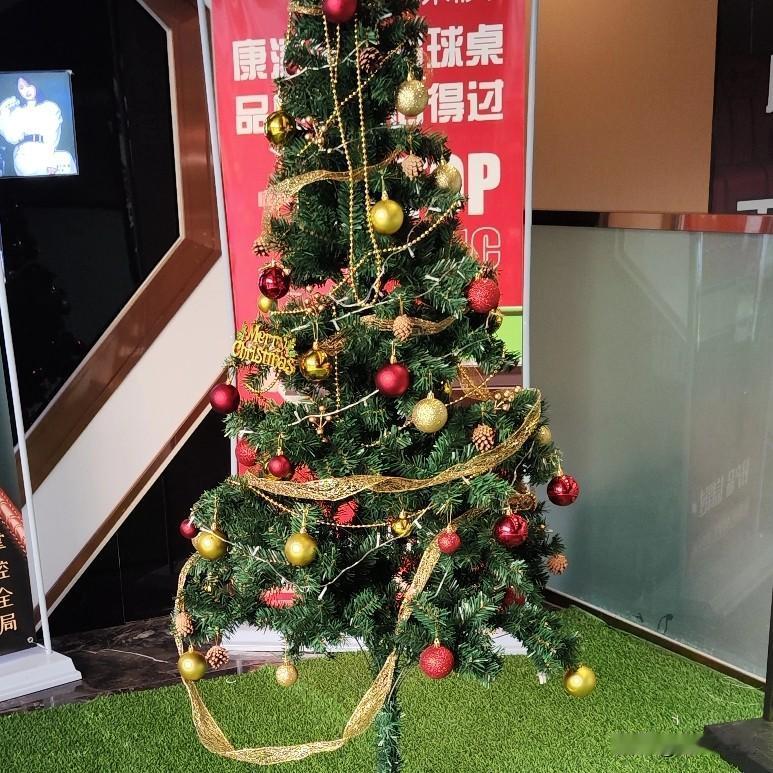 太卷了，都要准备搞圣诞节活动了，想在活动期间把生意搞得兴隆一点。今年的人是啥不