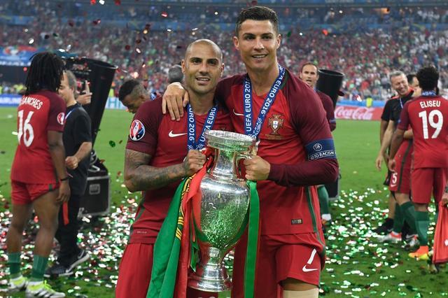 再加上2016年欧洲杯,c罗助葡萄牙夺冠