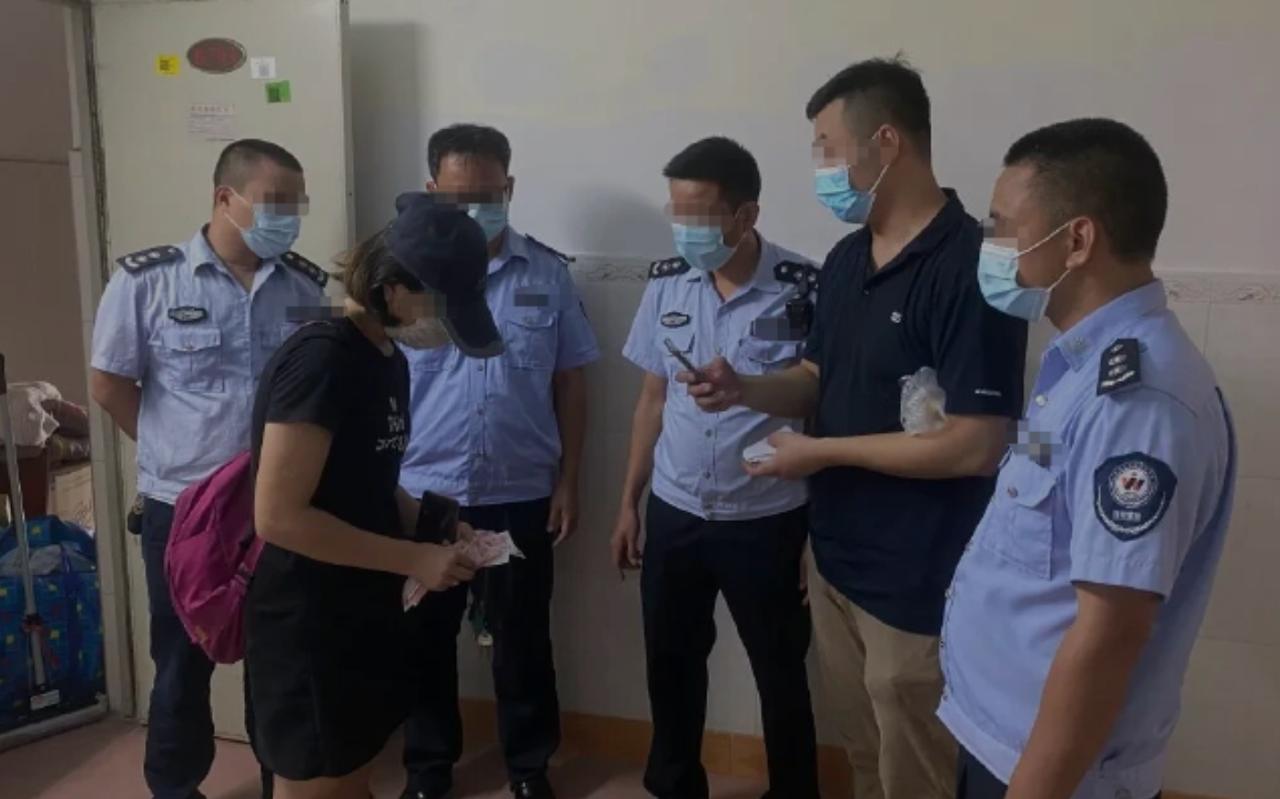 恶心的房东！辽宁灯塔，一对夫妻租了套房子，房东就住在隔壁，一天女子独自在家，房东