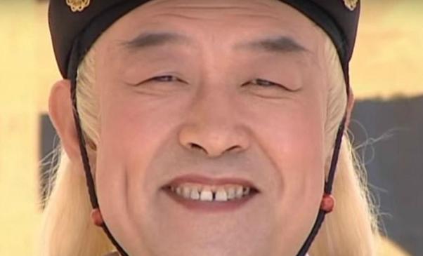 1626年，魏忠贤把李成妃幽禁在长春宫内，要饿死她。长春宫的地砖缝里塞着麦饼