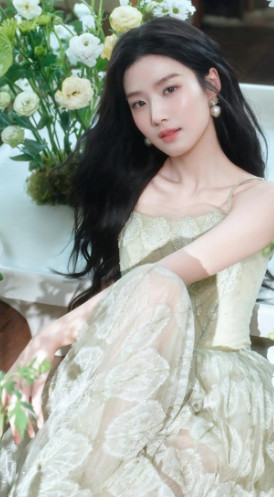 1.王传君不让老婆出去接戏，还要还各种房贷，现在才想方设法地赚钱，可最穷的时候卡里也有一百w余额。2