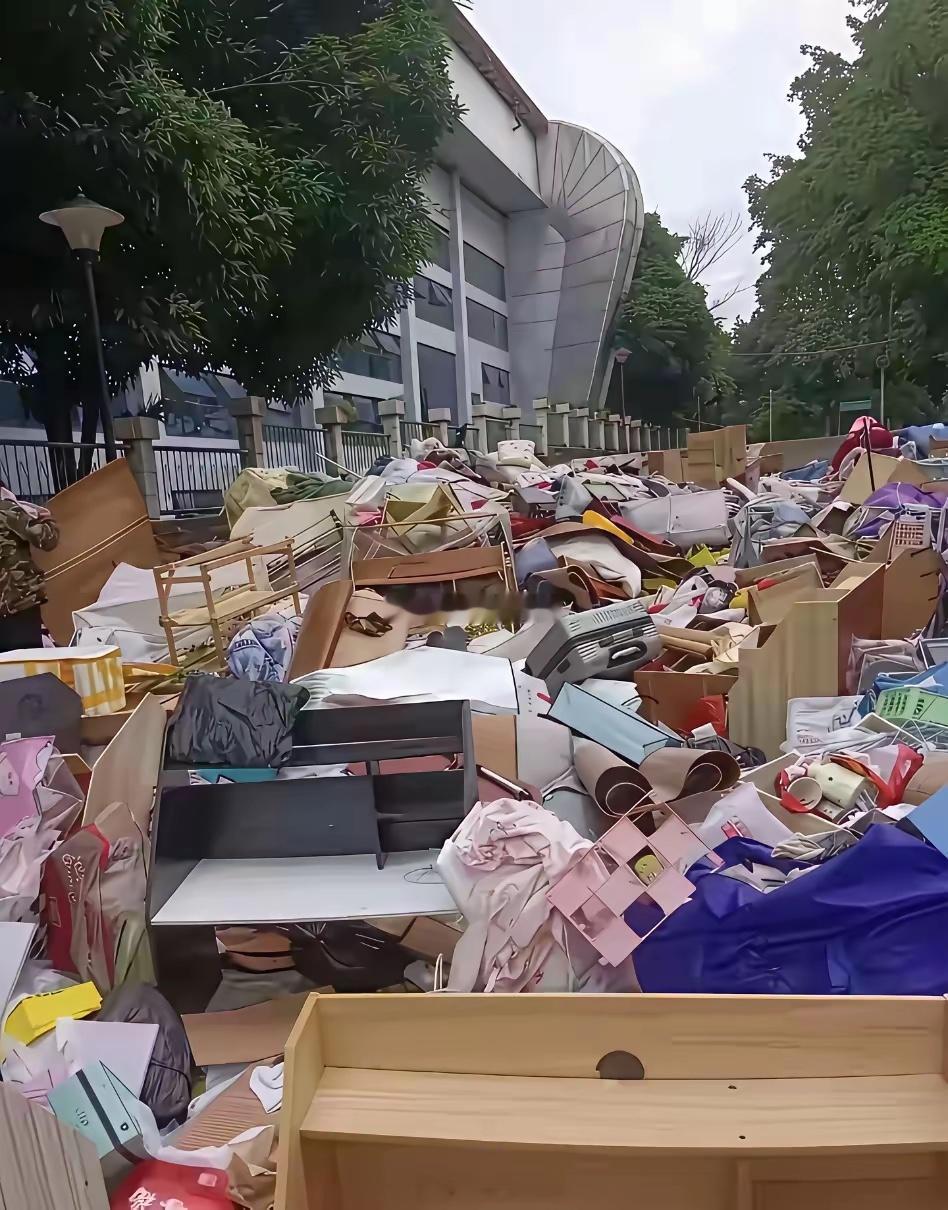 现在的大学生真的奢侈