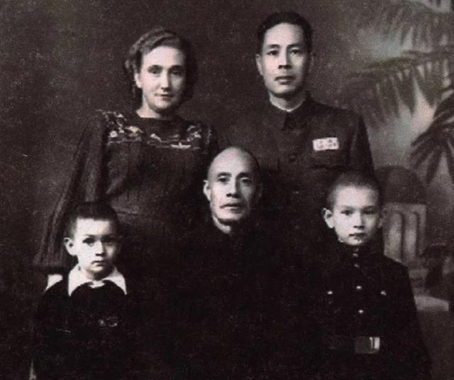 1964年，有关部门赶来哈军工，告知空军工程系主任唐铎少将：“现在给你两个选择，