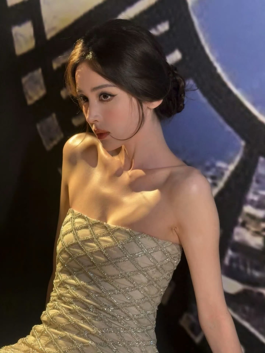 娜扎像是一条发光的美人鱼娜扎真的生图比精修更美！好美一张脸！​​​