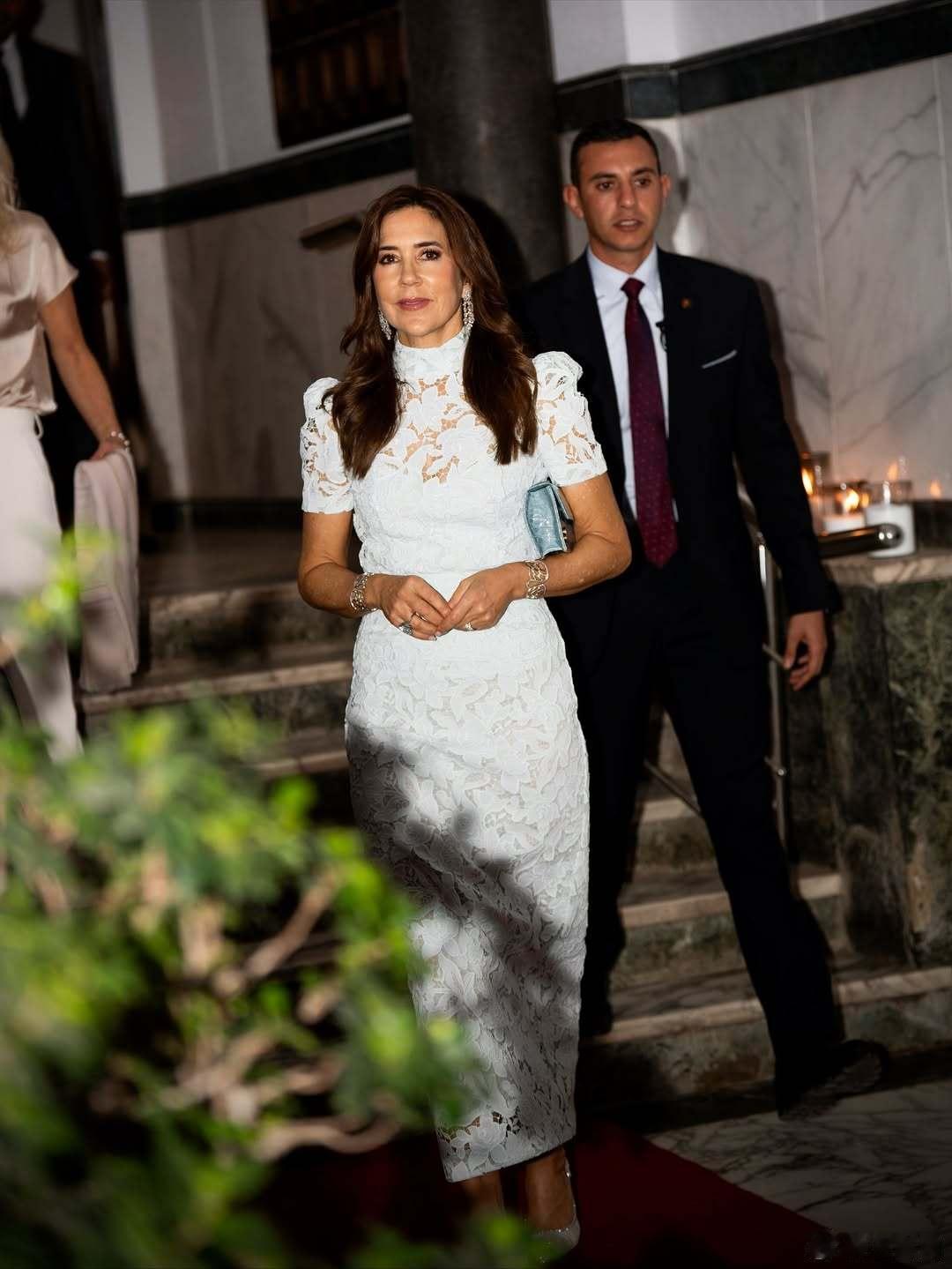 丹麦王室🇩🇰11月1日-11月2日，玛丽王后出席大埃及博物馆的开幕仪式。在