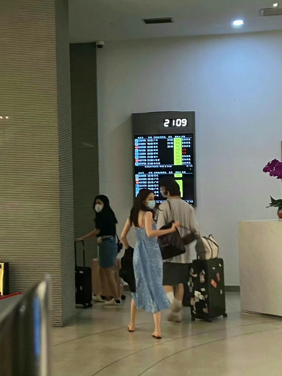 热巴的背影是真的超有氛围感​​​