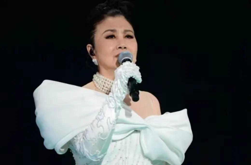 78岁汪明荃在上海开演唱会，门票卖到了最低580，比孙燕姿演唱会门票还高一百。