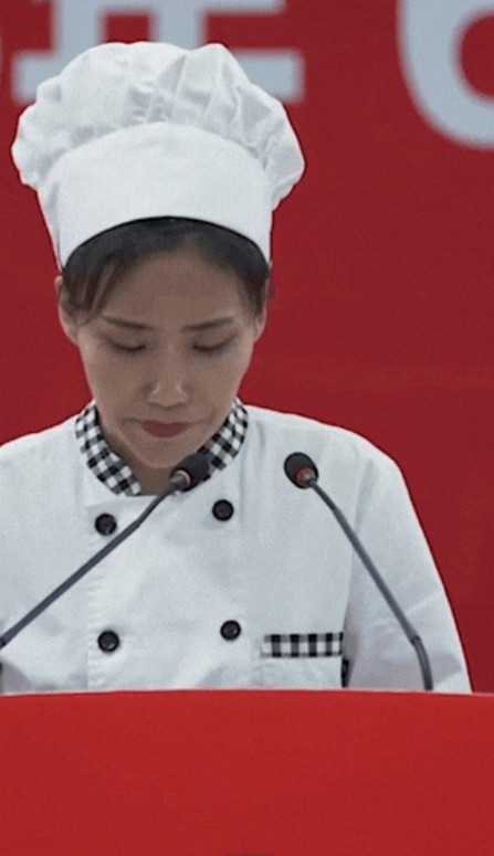 “火到人民日报了！”延边大学举行毕业典礼，谁也没想到，第一个上台发言的并非校长，