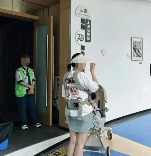万万没想到，带娃去上海动物园，居然碰到这种事！10个月的宝宝饿了想喝奶瓶，结果