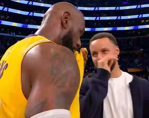 GOAT!!!原来如此！詹姆斯首发稳了啊！库里因伤预计将缺席全明星周末，而詹姆斯