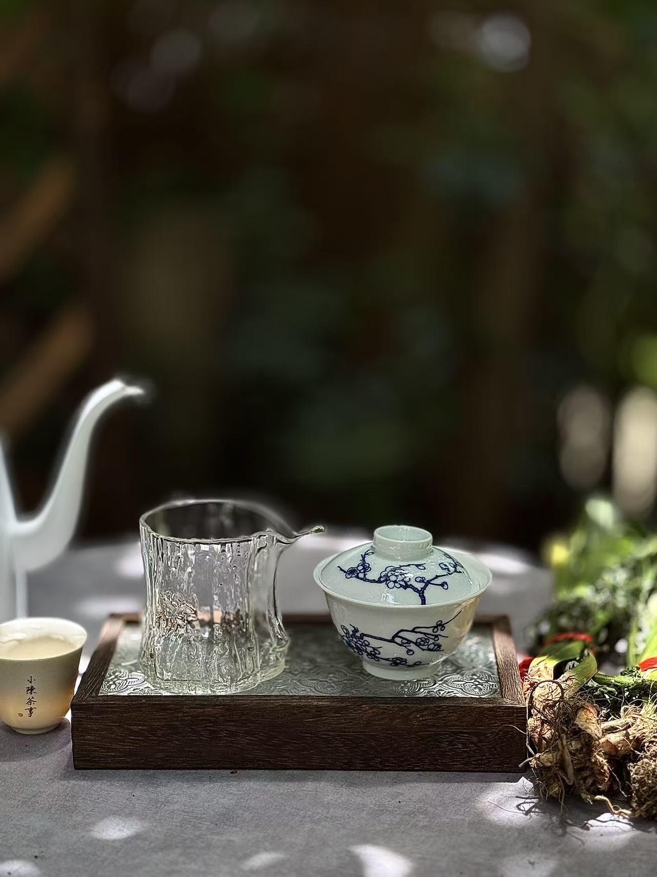 过期茶叶留还是扔？一文分清，喝茶不踩坑！私信里，有位相交超过8年的茶友说，从家