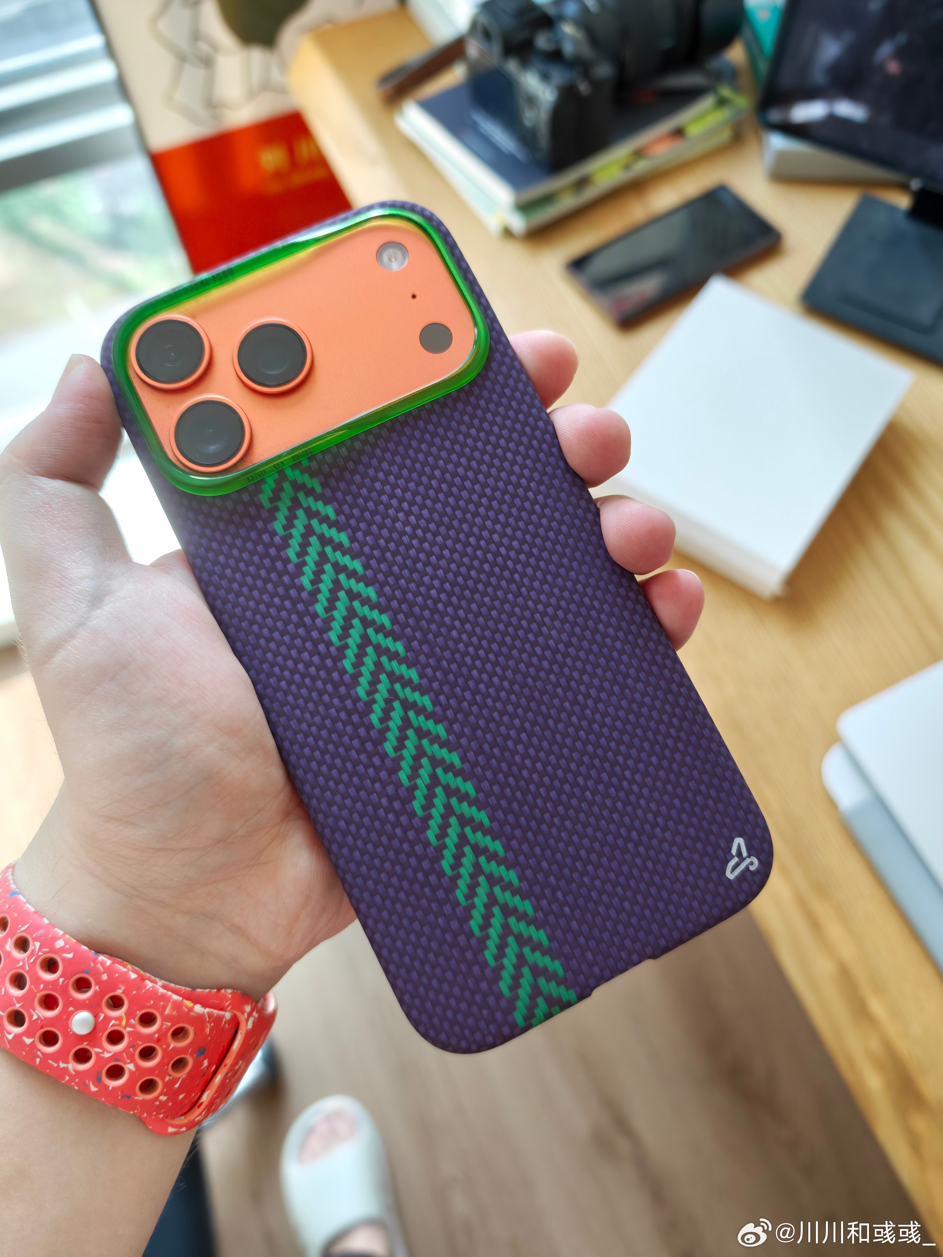 又收到了iPhone17ProMax的手机壳，不得不说，现在的手机壳真的是