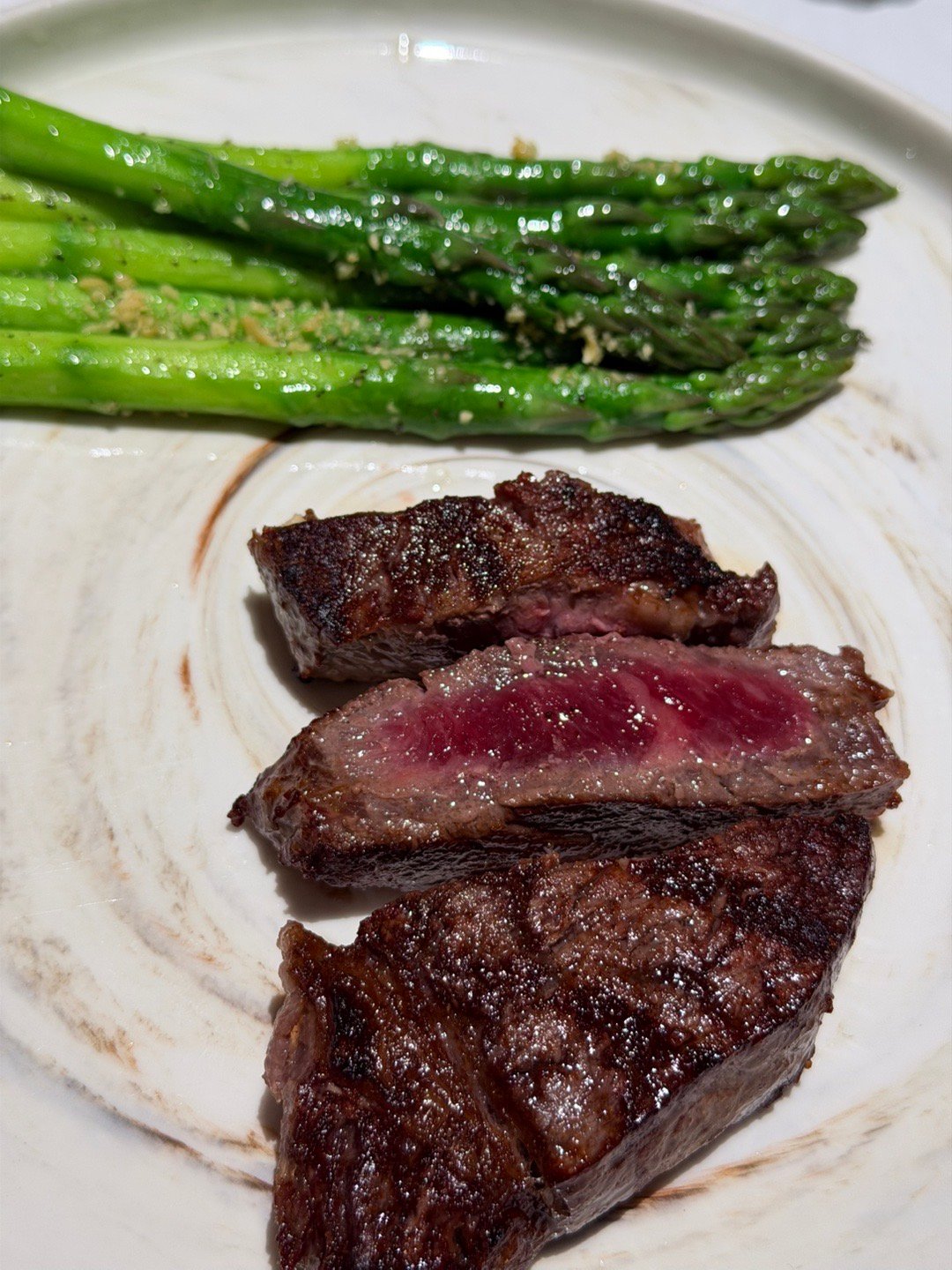 虽然这家店的名字令我百思不得其解，但牛排好吃得让我非常非常意外。（我工作室楼下那